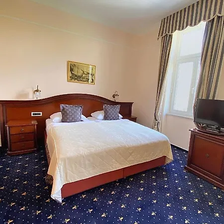 Savoy Hotel 4*