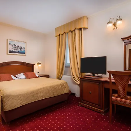 Savoy Hotel 4*